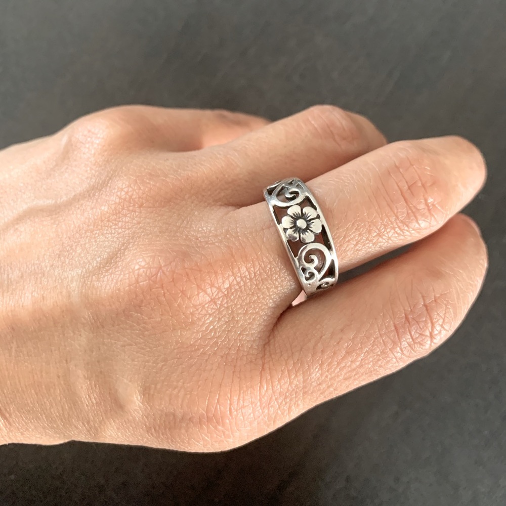3/$25✨ Silver 925 Flower Ring 🌺